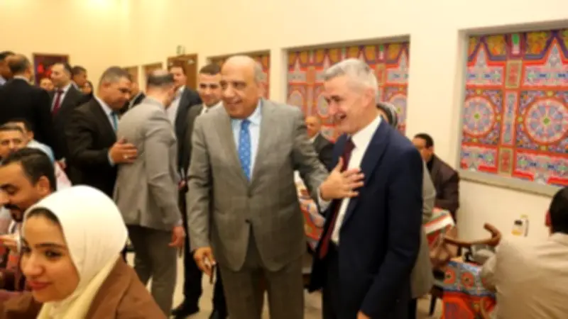 وزير الكهرباء يشارك العاملين إفطارهم الجماعي في رمضان ويؤكد على أهمية رأس المال البشري