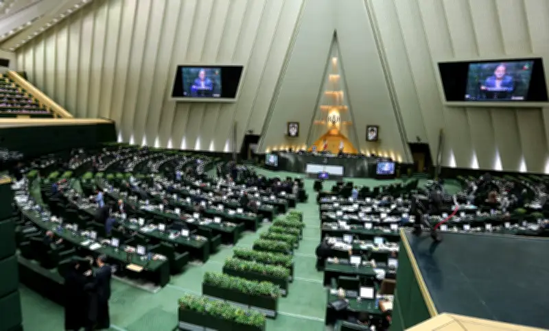 رئيس السياسة الخارجية بالبرلمان الإيراني: طهران لن تتخلى عن تخصيب اليورانيوم