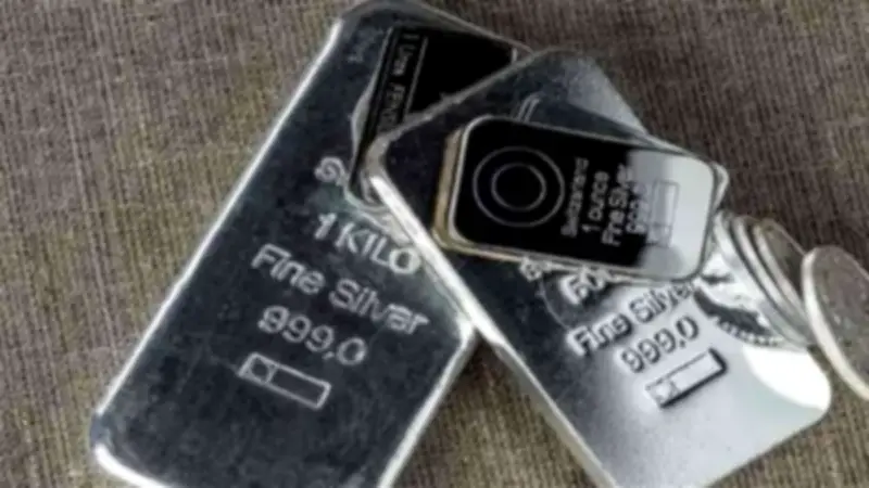 استقرار أسعار الذهب وتراجع الفضة في الأسواق العالمية مع ترقب المحادثات النووية