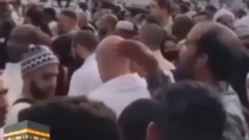 توقف مؤقت للطواف بالحرم المكي بسبب الزحام الشديد وارتفاع أعداد المعتمرين