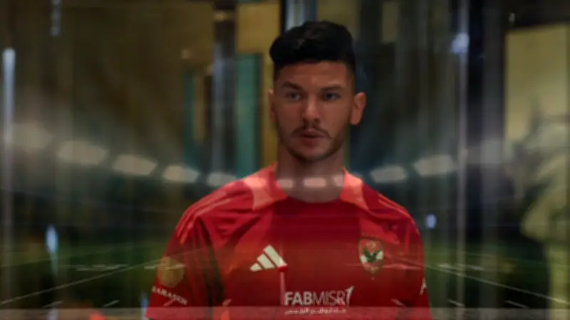 إعلامي شهير يكشف حقيقة مفاوضات ناد عراقي مع أشرف داري