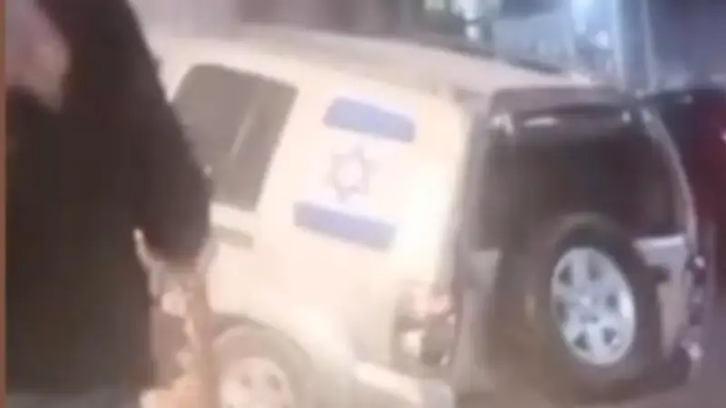 أهالي كرداسة يهاجمون سائق سيارة تحمل العلم الإسرائيلي بعد دهس مواطنين وتحطيم سيارات