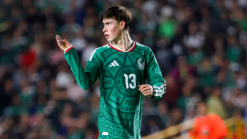 برشلونة يراقب موهبة مكسيكية واعدة لخلافة ليفاندوفسكي في الصيف المقبل