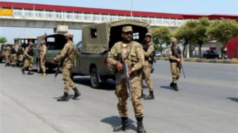 الجيش الباكستاني يعلن عن خسائر فادحة للقوات الأفغانية في اشتباكات حدودية متصاعدة