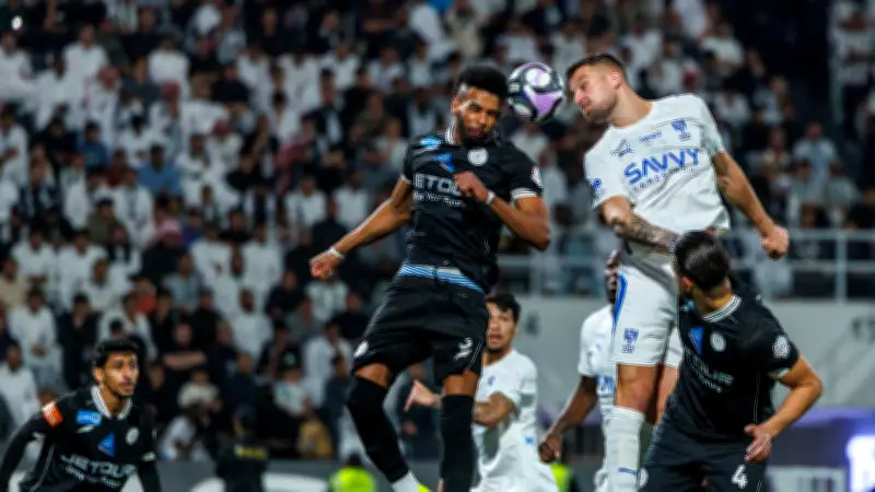 الهلال يفلت من صحوة الشباب في مباراة مثيرة تنتهي بثمانية أهداف