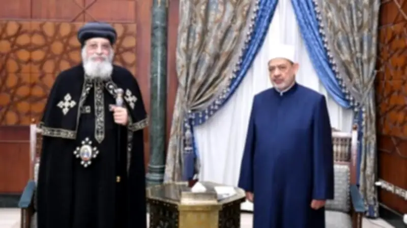 البابا تواضروس يتصل بشيخ الأزهر للاطمئنان على صحته بعد وعكة صحية