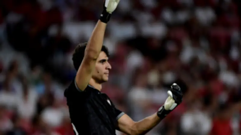 الدعيع يكشف سر أهداف الهلال المتتالية: أزمة تواصل بين بونو والدفاع