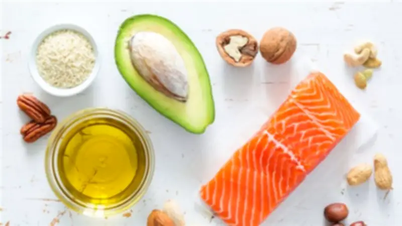 نصائح غذائية من استشاري التغذية: كيف تستهلك الدهون الصحية في نظامك اليومي؟