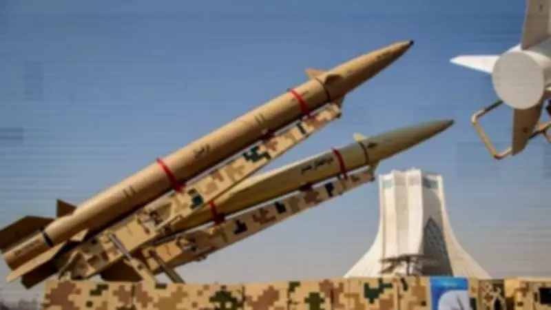 الحرس الثوري الإيراني يعلن بدء موجة هجمات صاروخية ومسيرة واسعة النطاق على الأراضي المحتلة