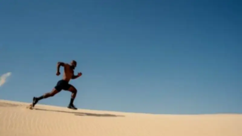 رياضي مصري يتحدى جبل موسى استعدادًا لتسجيل رقم قياسي عالمي موثق