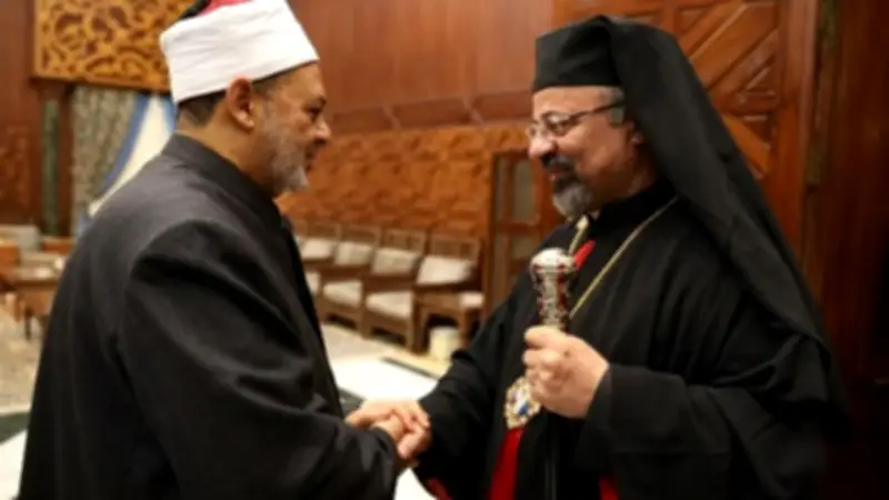 البطريرك إبراهيم إسحق يتصل هاتفياً بالشيخ الطيب للاطمئنان على صحته