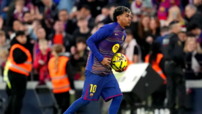 لامين يامال يكتب التاريخ بهاتريك تاريخي في الدوري الإسباني مع برشلونة