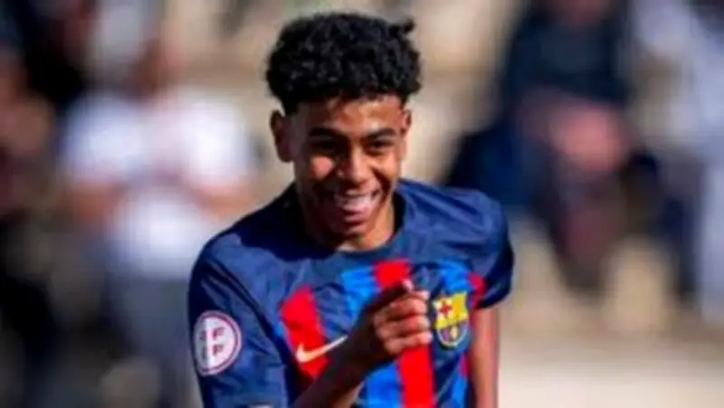 يامال يقود برشلونة للانفراد بصدارة الليجا بعد سحق فياريال بأربعة أهداف مقابل هدف