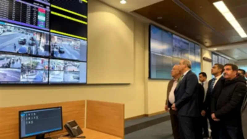 وزير الطيران يتفقد أزمة الرحلات الملغاة بمطار القاهرة ويوجه بتقديم الدعم للركاب