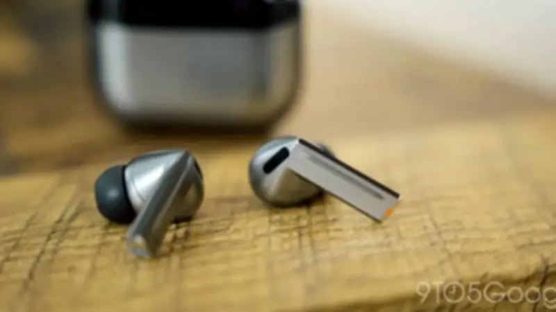 تسريبات تكشف عن إيماءات الرأس في Galaxy Buds 4 Pro مع غياب مكبر الصوت في العلبة