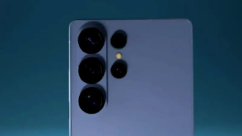 سامسونج تثير الجدل باستخدام الذكاء الاصطناعي في عرض تحسينات كاميرا Galaxy S26 Ultra