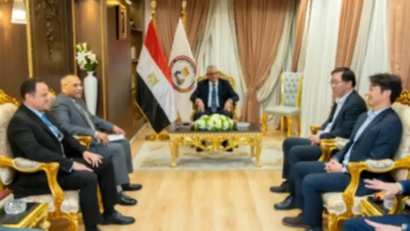 وزير الإنتاج الحربي يستقبل وفداً كورياً لتعزيز تصنيع منظومة الهاوتزر K9 A1 EGY