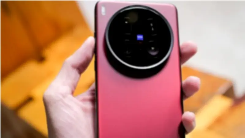 هاتف Vivo X300 Ultra يسبق منافسه: كاميرا 200 ميجابكسل وإطلاق عالمي قريب