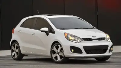 كيا ريو 2012 هاتشباك: مواصفات تفصيلية وسعر 400 ألف جنيه في السوق المصري