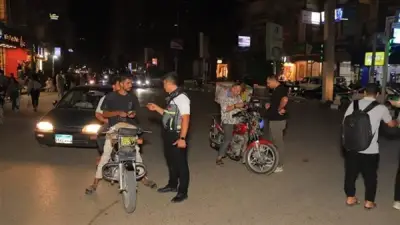 حملة مرورية مكثفة بالجيزة: مصادرة 250 توك توك ورفع 22 سيارة مخالفة