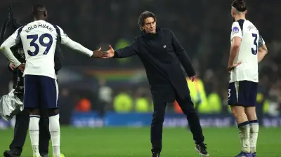 بعد إقالة فرانك.. هاري ريدناب البالغ 78 عامًا يعرض قيادة توتنهام مجددًا