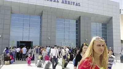 مطار الغردقة الدولي يستقبل 88 رحلة و16 ألف سائح في يوم واحد