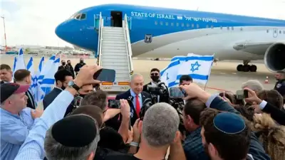 طرد صحفي إسرائيلي من أصول روسية من طائرة نتنياهو لأسباب أمنية غامضة