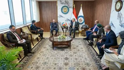 وزير البترول المصري يناقش مع السفير الإيطالي تعزيز التعاون في مشروعات الغاز والطاقة