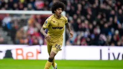 تأجيل مباراة كريستال بالاس وبيرنلي في البريميرليج بسبب ازدحام مروري