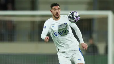 إصابة هيرنانديز تضع الهلال في مأزق دفاعي قبل مواجهة الاتفاق في دوري روشن