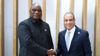 وزير الخارجية المصري يلتقي نظيره الجامبي لتعزيز العلاقات الثنائية وتنسيق المواقف