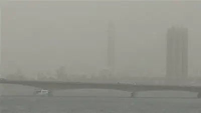 الرمال المثارة تسيطر على شمال مصر حتى الصعيد مع تحذيرات من انخفاض الرؤية