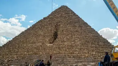 زاهي حواس يرفض نظريات الكائنات الفضائية في بناء الأهرامات ويؤكد: الآثار علم وليست تخاريف