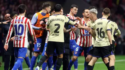 بيتيس يسخر من برشلونة بعد الهزيمة أمام أتلتيكو مدريد في كأس الملك الإسباني