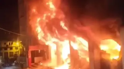 حريق ضخم يلتهم مولاً تجارياً في الخليل واشتباكات مسلحة عنيفة تشتعل في غزة