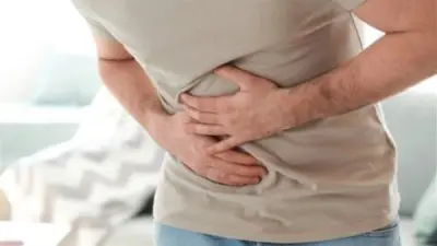 الصحة تحذر: إهمال آلام المعدة قد يؤدي إلى نزيف خطير وقرح مزمنة