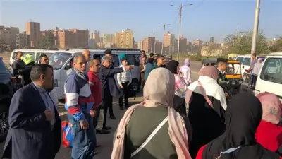 محافظ الدقهلية يفاجئ السائقين بزيارة ميدانية لموقف جديلة في المنصورة لمواجهة التكدس