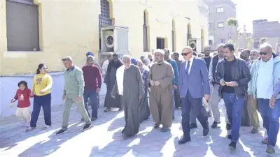 محافظ الأقصر يتفقد مشروعات رصف شوارع أرمنت لتحسين البنية التحتية