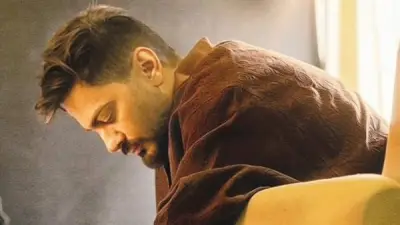 تامر حسني يكشف عن كواليس إعلان جديد ويعلن عن مشاريع فنية قادمة