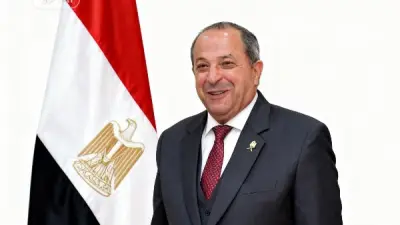 دموع ووداع مؤثر.. مشاعر مختلطة في مكتب محافظ بورسعيد قبل مغادرته