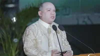 جلين باناغواس يفوز بجائزة مكتبة الإسكندرية العالمية: رحلة نجاح من الإخفاقات إلى الإلهام