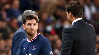 بوكيتينو يكشف: ميسي اعترض على قراري في باريس ثم صالحني باحتضان مؤثر