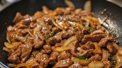 طبق جديد على سفرتك في رمضان: قطع لحم بالبصل المكرمل من الشيف أحمد شرارة