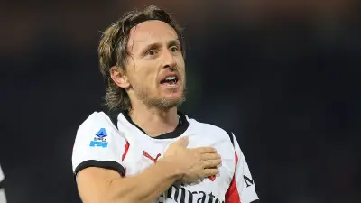 جمهور ميلان يطلق أغنية حب للكرواتي لوكا مودريتش خلال فوز فريقه على بيزا