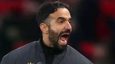 خطأ تلفزيوني طريف يجعل مدرب مانشستر يونايتد السابق يظهر كلاعب في الدوري الإيطالي