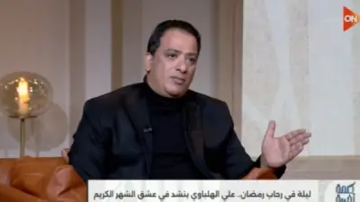 علي الهلباوي يوضح الفرق بين المبتهل والقارئ: 