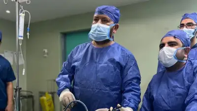 جراحة مجهرية دقيقة تنقذ رضيعًا عمره يومان من انسداد مريئي بمستشفى الأطفال التخصصي ببنها