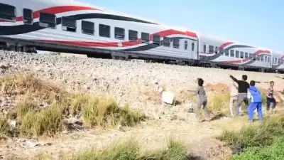 وزارة النقل تناشد المواطنين للمشاركة في التوعية بمخاطر رشق الأطفال للقطارات بالحجارة