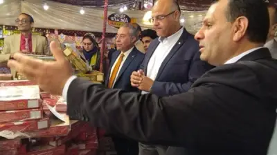 محافظ الإسكندرية يفتتح معرض أهلًا رمضان في منطقة السيوف بحضور قيادات المحافظة