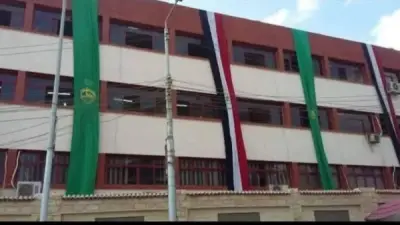 عامل بمدرسة يصطحب سيدة ليلاً داخل حرم تعليمي بالخصوص.. ومدير مدرسة: سمعنا عن سلوكه دون أدلة